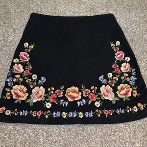 Women’s floral embroidered mini skirt